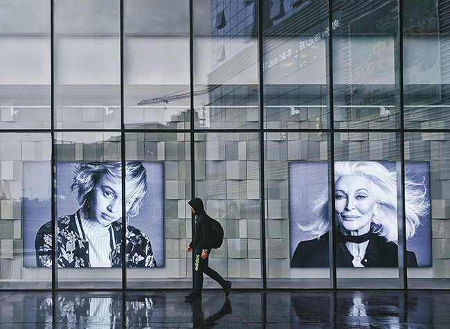 Outdoor LED & large-format displays